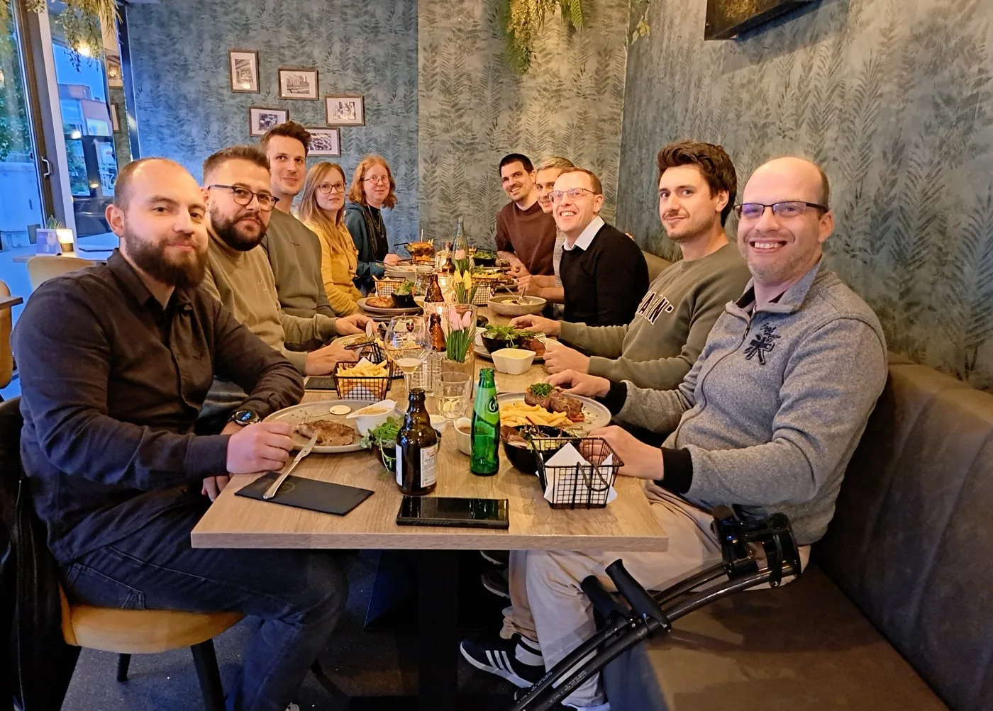 Het QAdvice-team tijdens een teamdiner